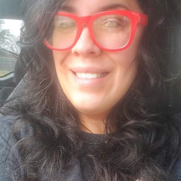 Shellie - Picture 4 of 7